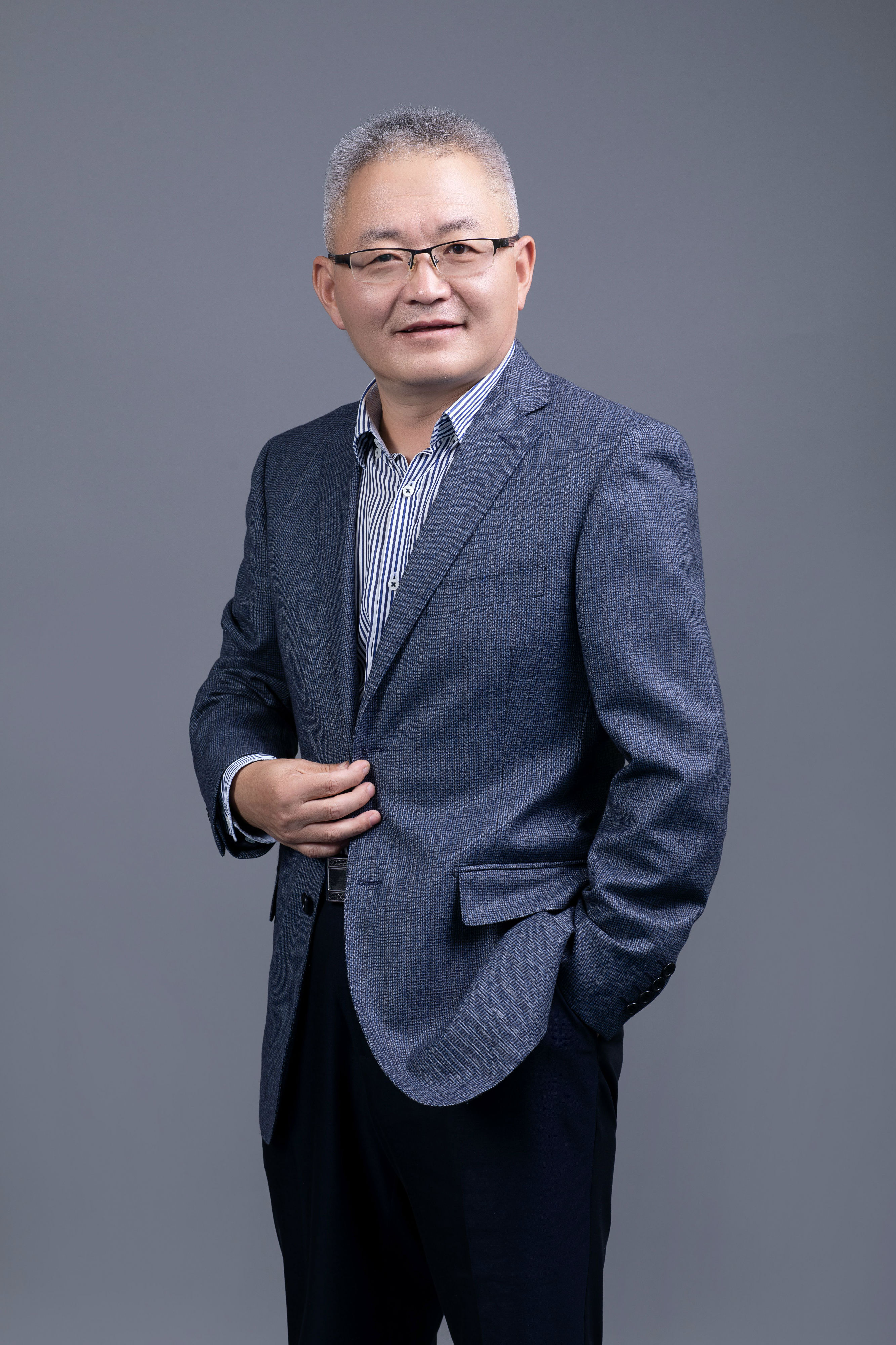 王军教授照片.jpg